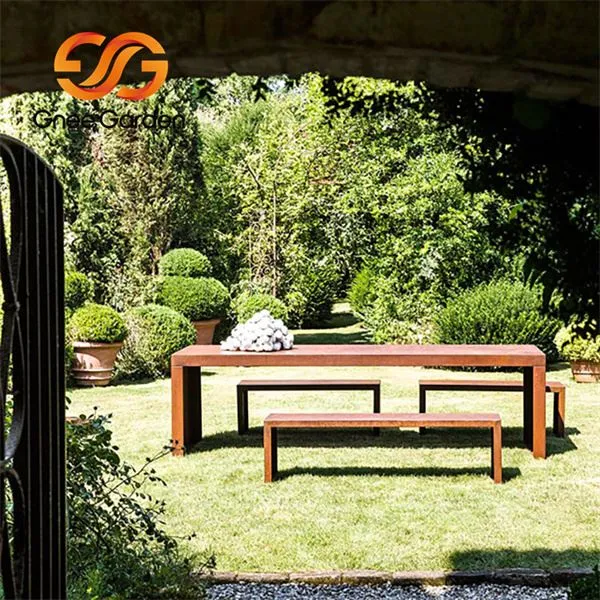 Taules i bancs d'acer Corten