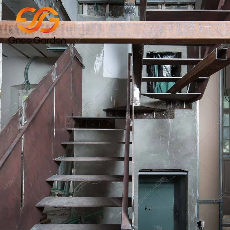 Escales d'acer corten de jardí